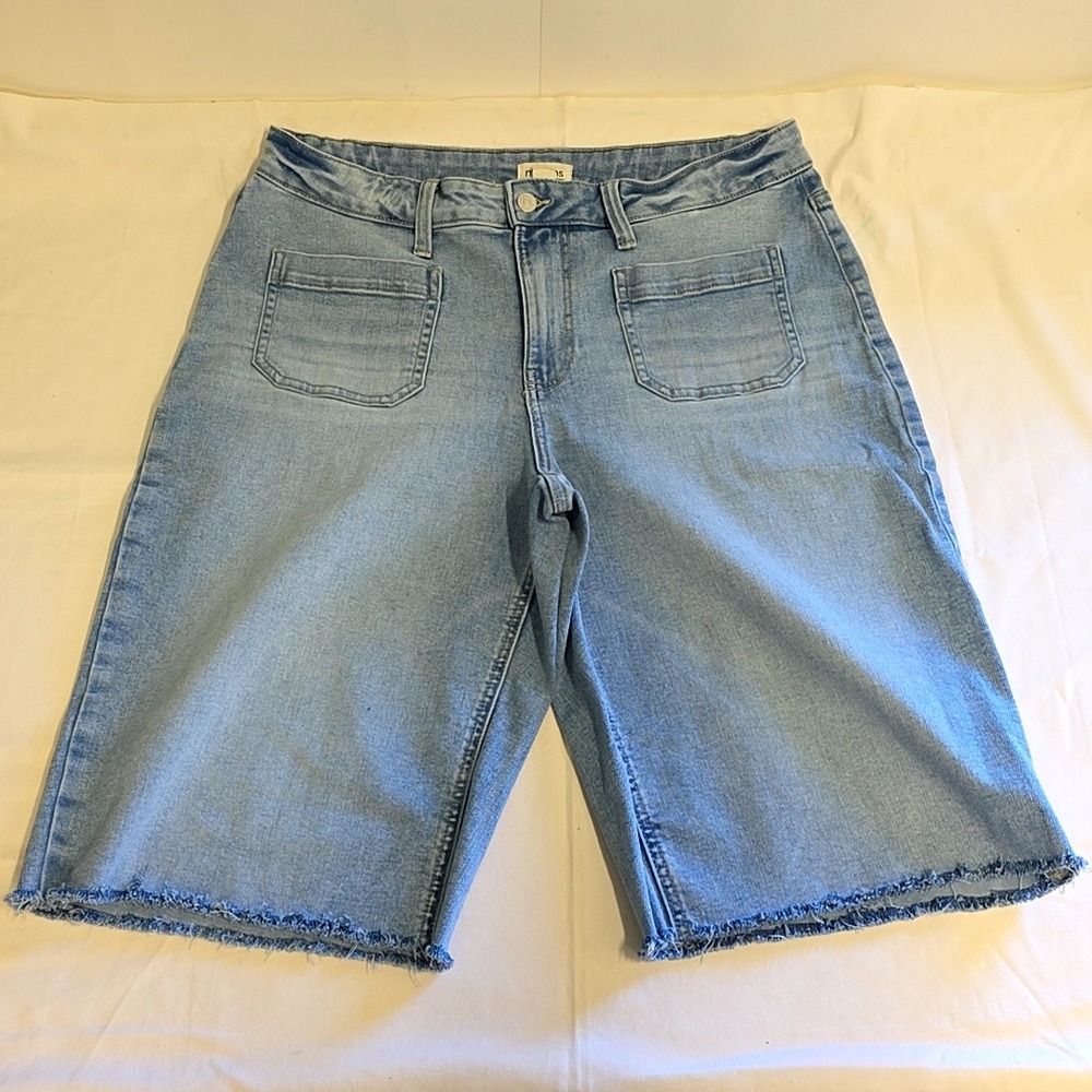 Maurices Denim Shorts Women 16W Light Wash High Rise Crop Raw Hem Bermuda